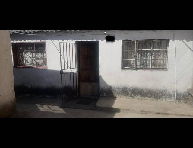 9 BEDROOM HOUSE FOR SALE IN TEMBISA CENTRAL